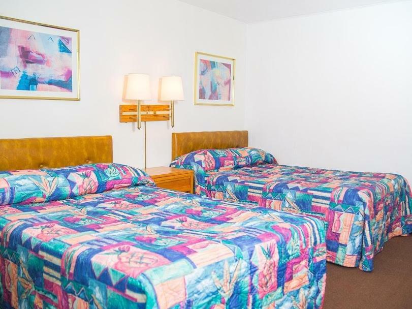 Colonial Motel Wisconsin Dells Kültér fotó